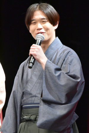 矢本悠馬、『ちはやふる‐結び‐』完成披露試写会舞台挨拶に登壇