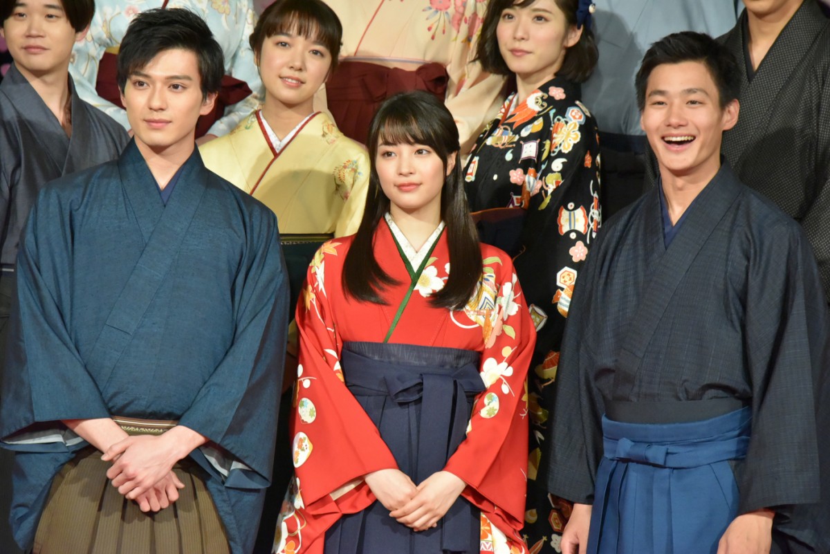 広瀬すず、『ちはやふる』完結編に手応え十分！ 壇上での恋愛即興劇に照れ笑い