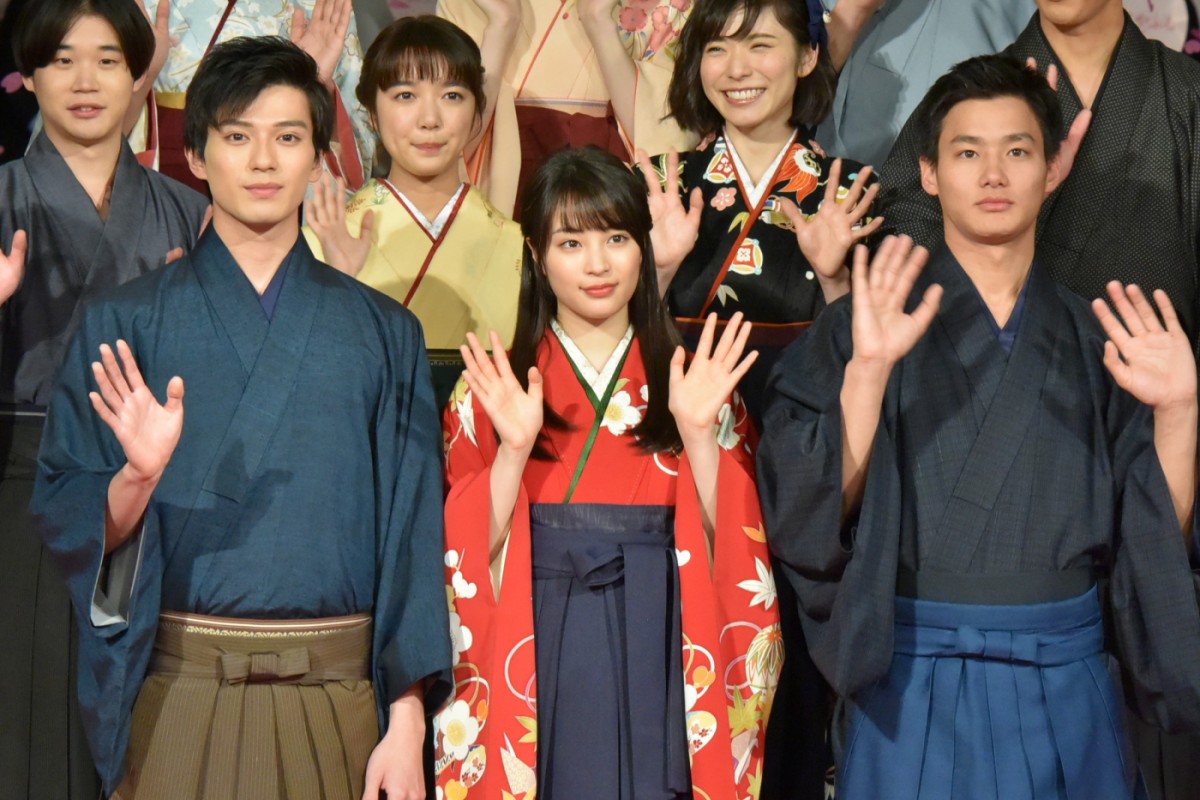 広瀬すず、『ちはやふる』完結編に手応え十分！ 壇上での恋愛即興劇に照れ笑い