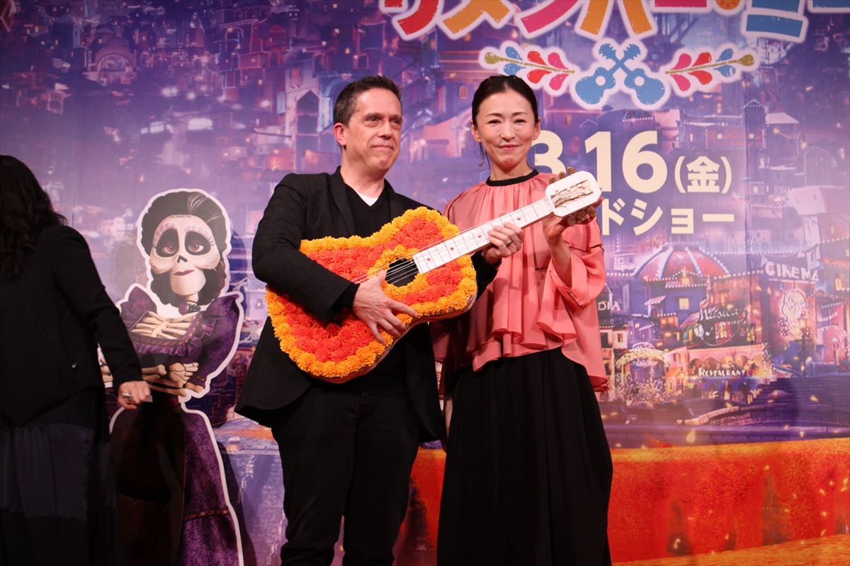 藤木直人、『リメンバー・ミー』生演奏で指プルプル　主人公の子役と初パフォーマンス