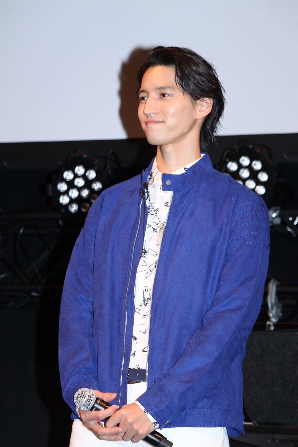 田口淳之介、ゲーム対戦で本気モード！ 勝利にガッツポーズも「大人気なかった」