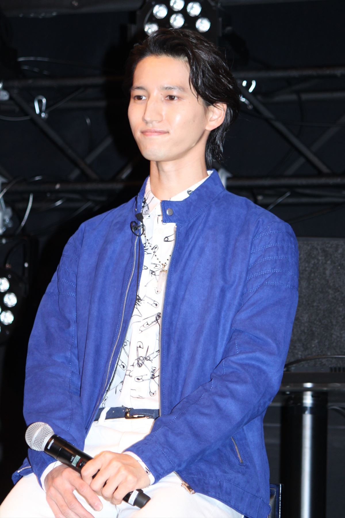 田口淳之介、ゲーム対戦で本気モード！ 勝利にガッツポーズも「大人気なかった」