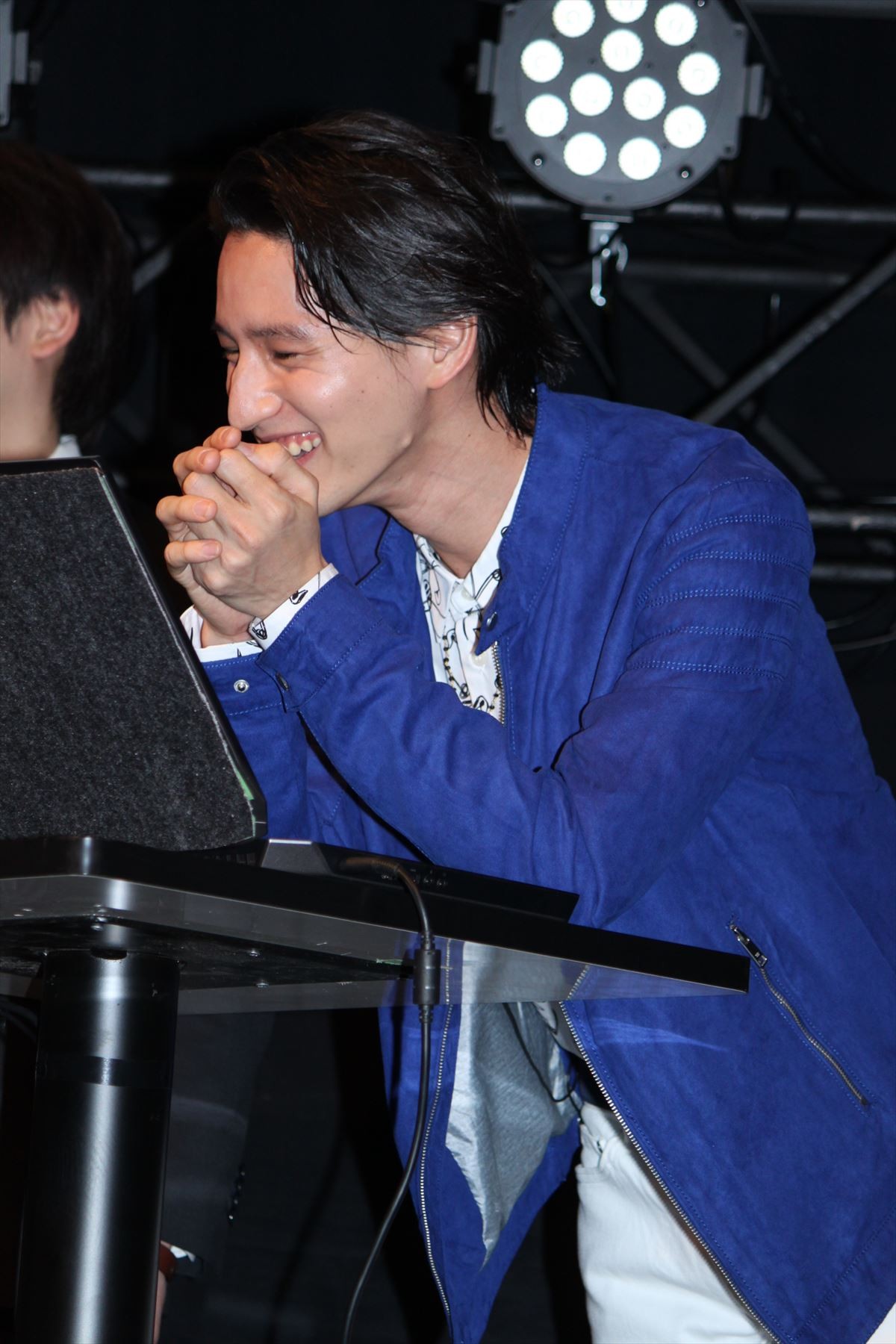 田口淳之介、ゲーム対戦で本気モード！ 勝利にガッツポーズも「大人気なかった」