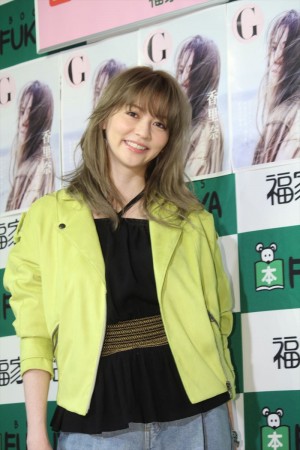 香里奈、写真集『G 香里奈』出版記念握手会イベントに登場