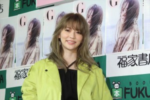 香里奈、写真集『G 香里奈』出版記念握手会イベントに登場