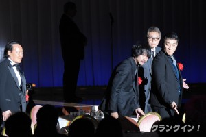 「第27回 東京スポーツ映画大賞」授賞式にて、ステージに向かう『アウトレイジ 最終章』助演男優賞チーム