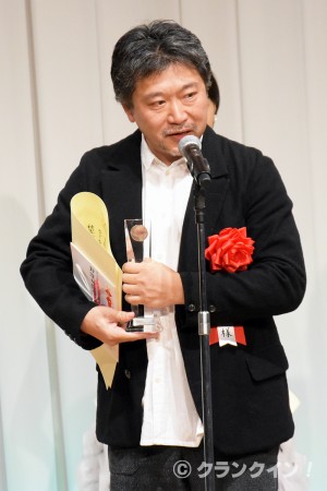「第27回 東京スポーツ映画大賞」授賞式に登壇した是枝裕和監督