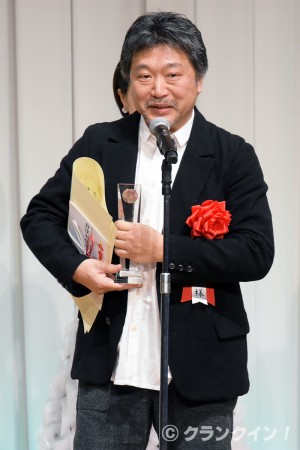 「第27回 東京スポーツ映画大賞」授賞式に登壇した是枝裕和監督