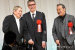 「第27回 東京スポーツ映画大賞」授賞式にて。左からビートたけし（北野武監督）、塩見三省、西田敏行