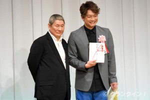 ビートたけしと香取慎吾、「第27回 東京スポーツ映画大賞」授賞式にてツーショットを披露