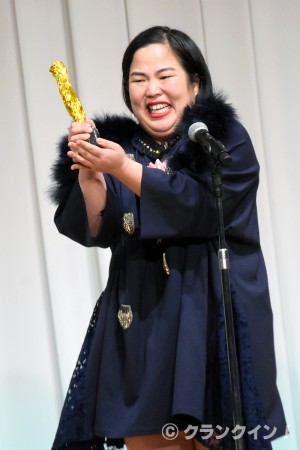 「第27回 東京スポーツ映画大賞」授賞式に登壇したゆりやんレトリィバァ