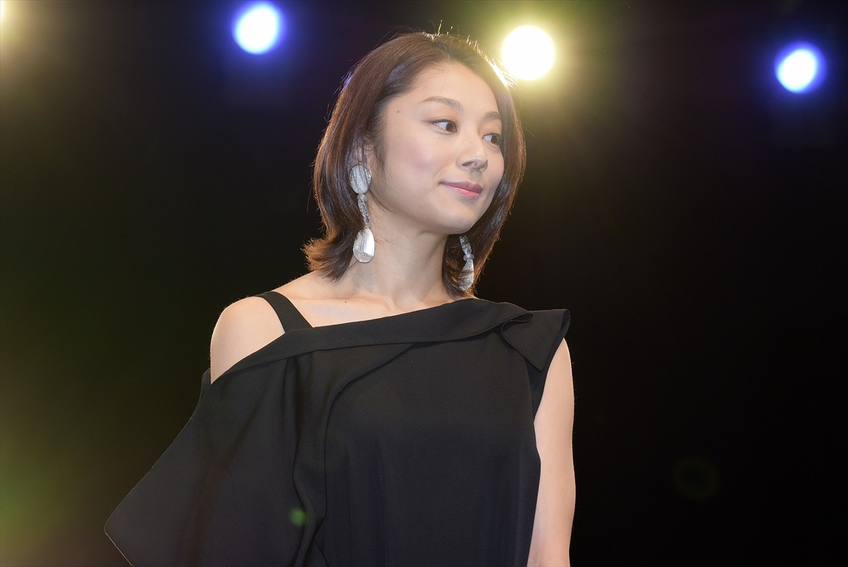 江口洋介のロックな願望が判明！ 小池栄子は秘書？ 新ドラマ『ヘッドハンター』会見