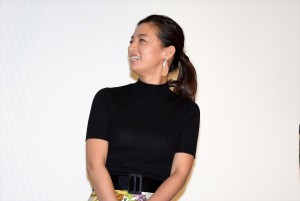 尾野真千子、『素敵なダイナマイトスキャンダル』東京プレミア上映舞台挨拶に登壇