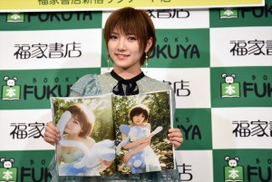 岡田奈々、ファースト写真集『飾らない宝石』発売記念イベントに登場