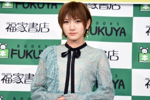 岡田奈々、ファースト写真集『飾らない宝石』発売記念イベントに登場