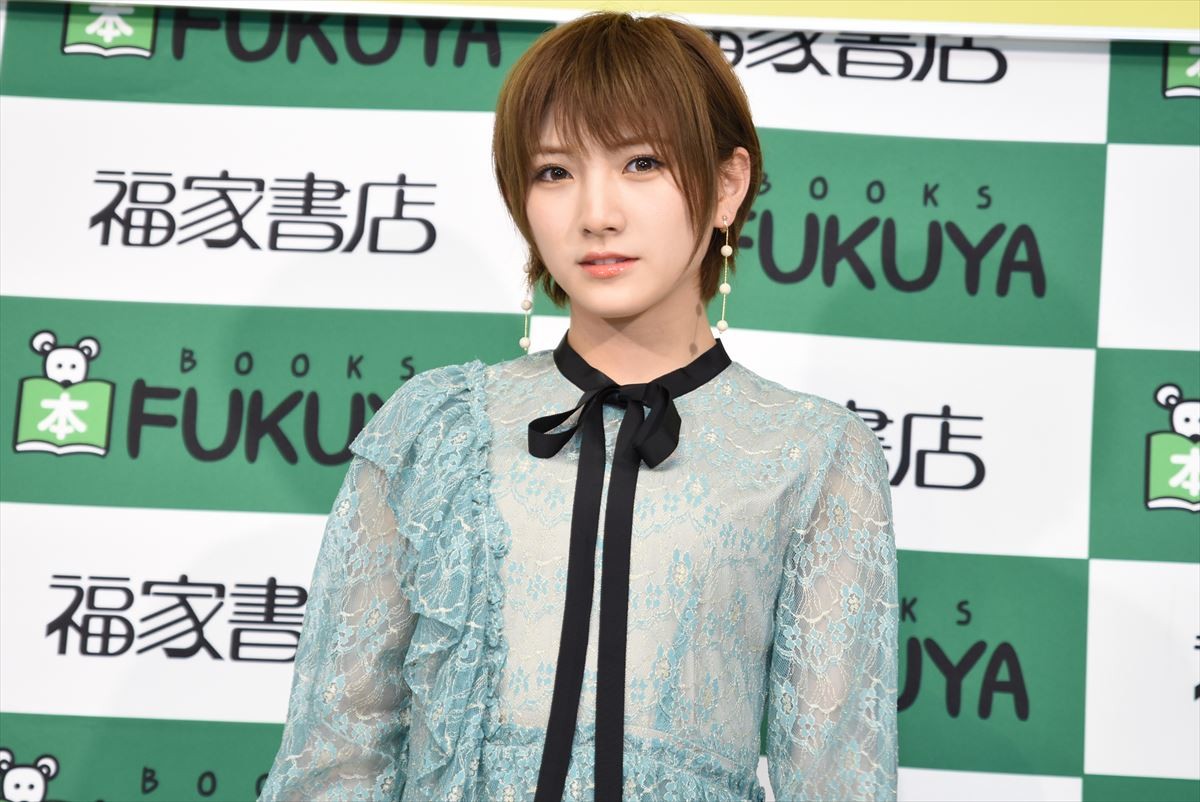 AKB48新センター岡田奈々、“まゆゆ”と同じ「全裸に見えるポーズ」がお気に入り