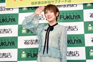 岡田奈々、ファースト写真集『飾らない宝石』発売記念イベントに登場