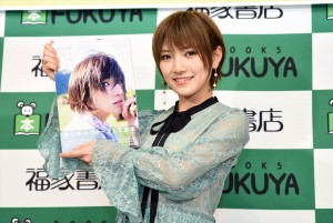 岡田奈々、ファースト写真集『飾らない宝石』発売記念イベントに登場