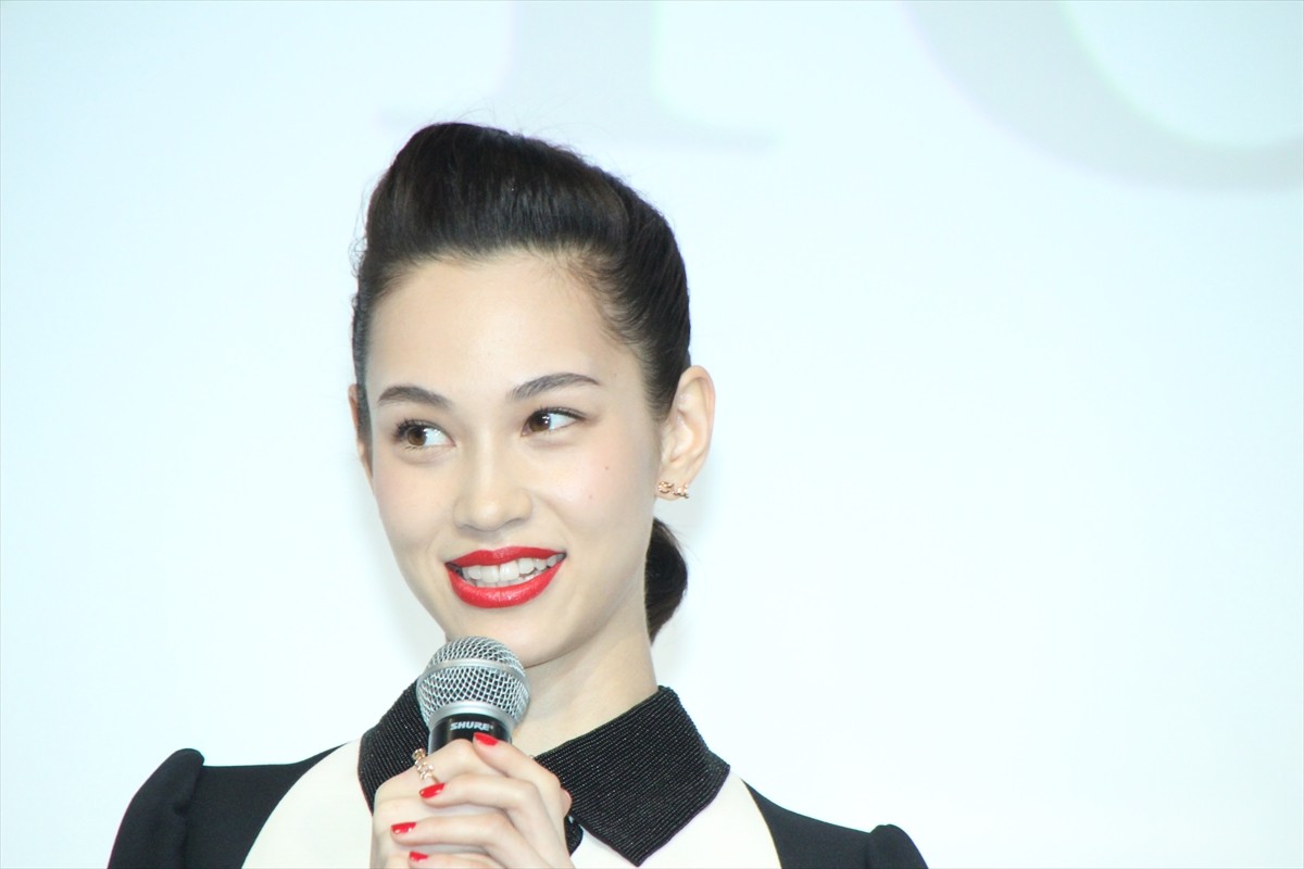 水原希子、ディオール新アンバサダー就任　美の秘けつは「ストレスを溜めないこと」