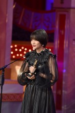 最優秀助演女優賞を受賞した広瀬すず