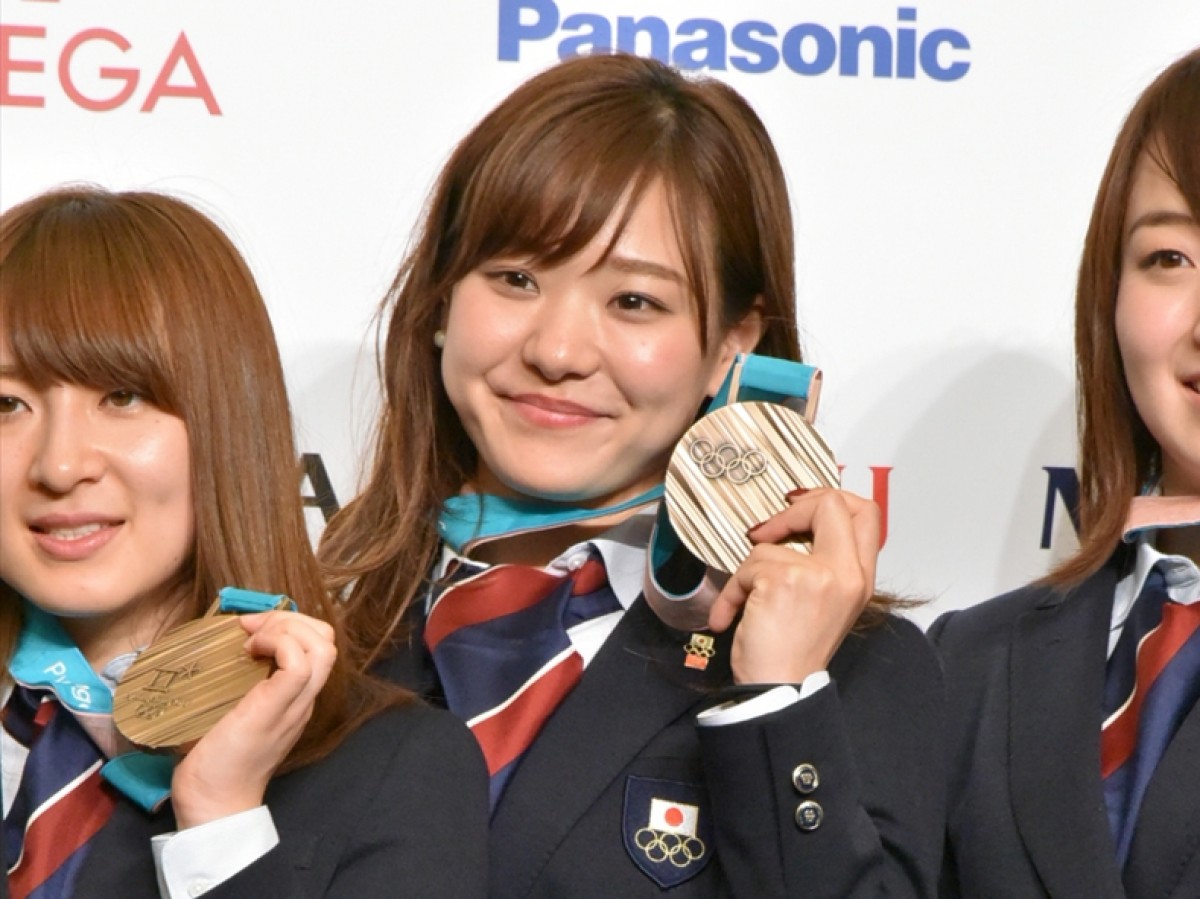 カーリング女子・吉田知那美、藤澤五月＆小平奈緒らとの豪華オフショット披露