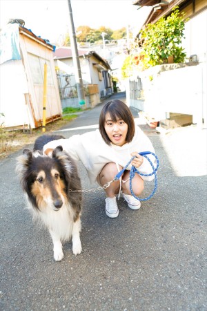 『竹内愛紗カレンダー2018．04‐2019．03』より