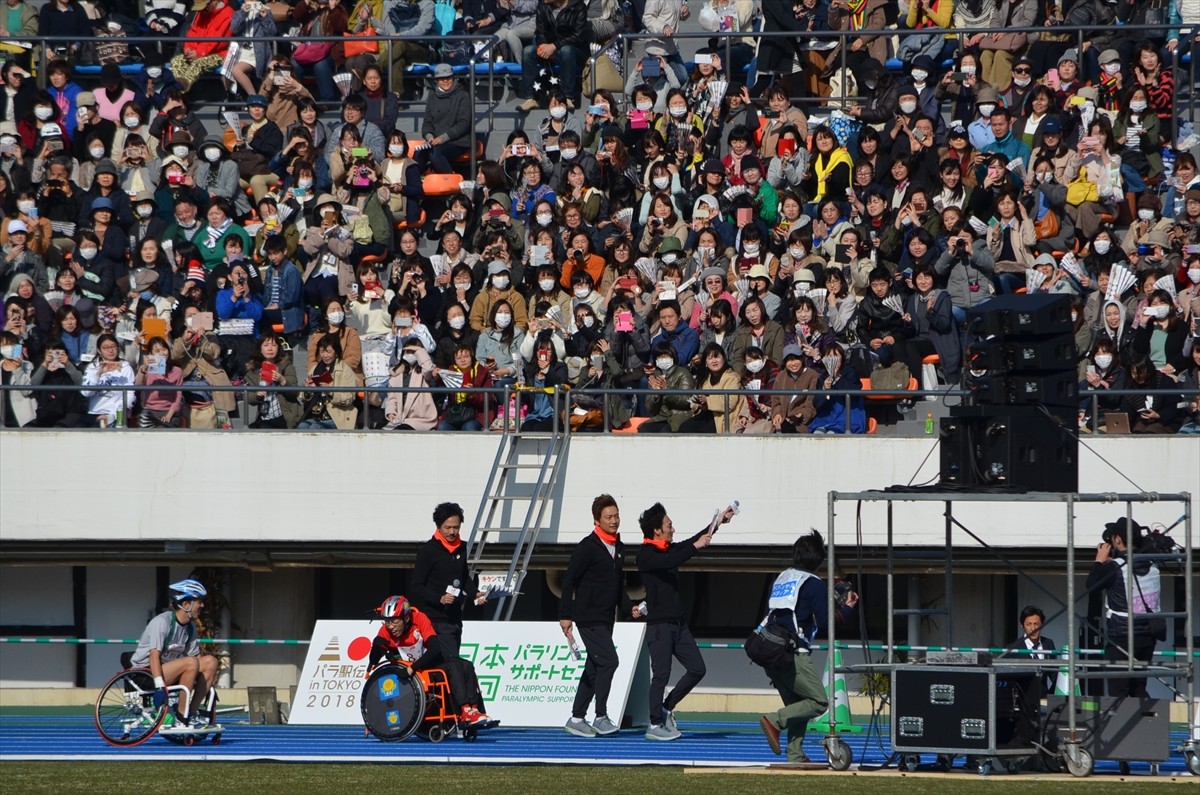 稲垣吾郎、草なぎ剛、香取慎吾、パラスポーツ応援チャリティー曲を『パラ駅伝』で熱唱