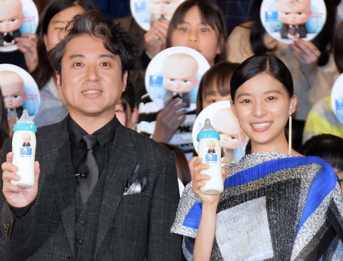 (左から)ムロツヨシ、芳根京子