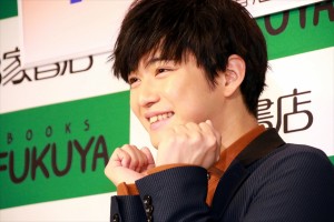 写真集『横顔』発売記念握手会に登場した千葉雄大