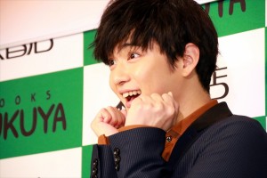 写真集『横顔』発売記念握手会に登場した千葉雄大