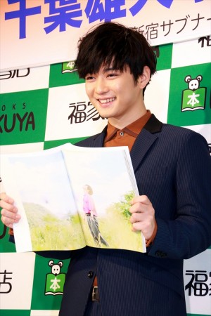 写真集『横顔』発売記念握手会に登場した千葉雄大