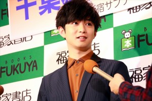写真集『横顔』発売記念握手会に登場した千葉雄大