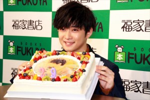 写真集『横顔』発売記念握手会に登場した千葉雄大