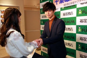 写真集『横顔』発売記念握手会に登場した千葉雄大