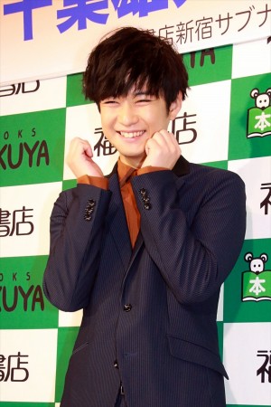 写真集『横顔』発売記念握手会に登場した千葉雄大