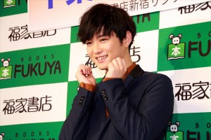 写真集『横顔』発売記念握手会に登場した千葉雄大