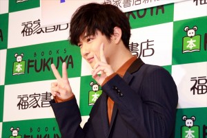 写真集『横顔』発売記念握手会に登場した千葉雄大