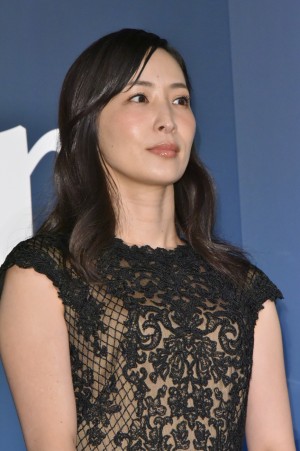 『娼年』完成披露舞台挨拶に登壇した真飛聖