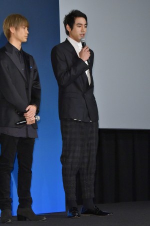 『娼年』完成披露舞台挨拶に登壇した小柳友