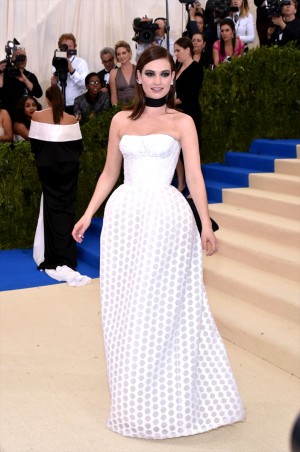 リリー・ジェームズ