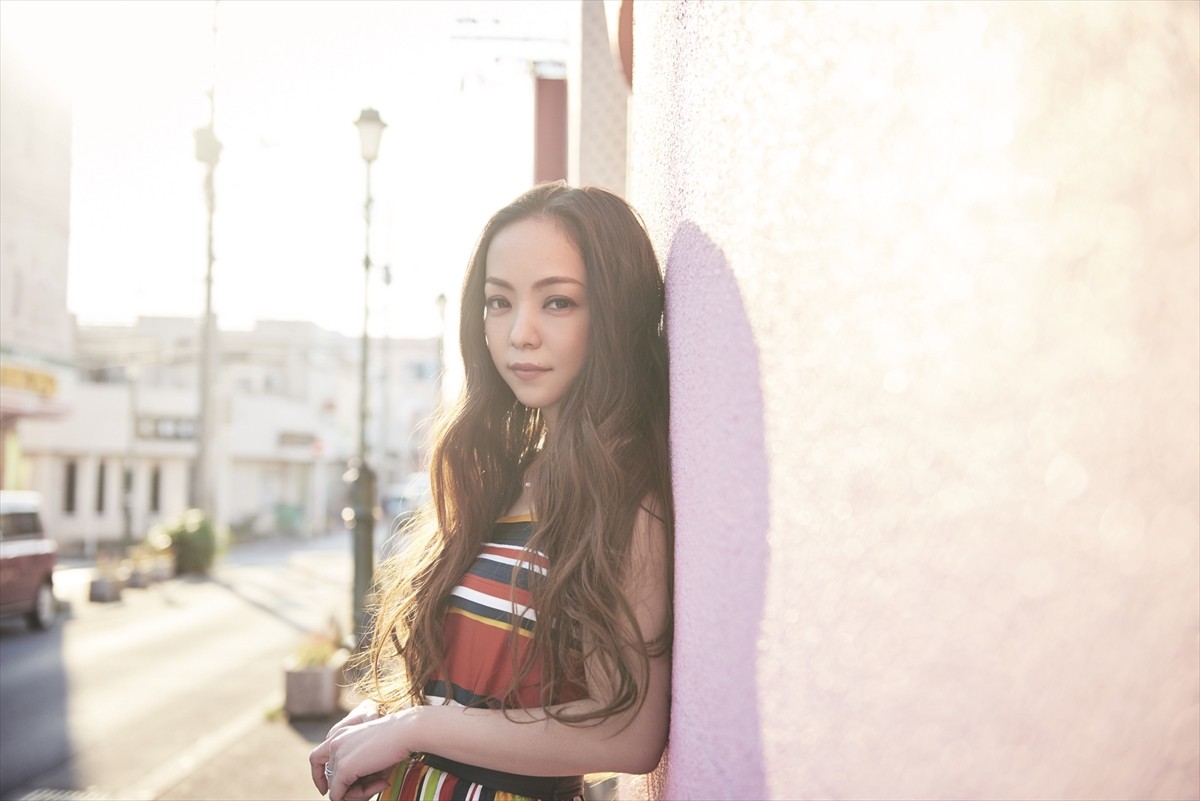 安室奈美恵、ツアーを楽しむオフショット満載のフォトブック発売