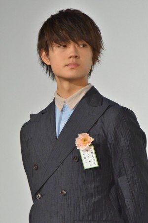 映画『ちはやふる -結び-』初日舞台挨拶に出席した佐野勇斗
