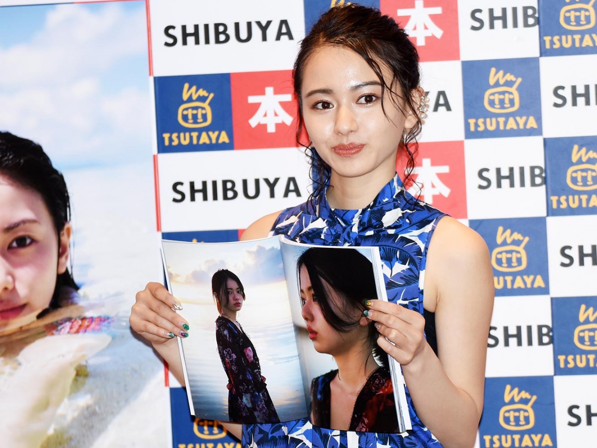 山本舞香、初写真集発売イベントで血管フェチを告白「変態ですか？」