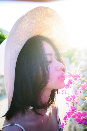 山本舞香ファースト写真集『サニー／ムーン』 