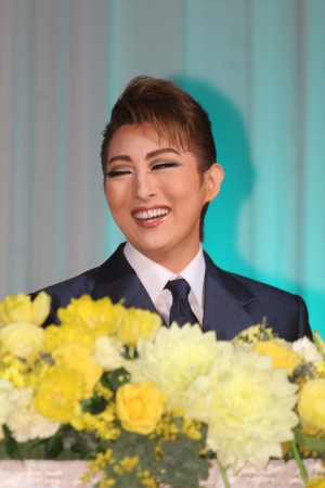 宝塚歌劇 月組 ミュージカル『雨に唄えば』制作発表会に登場した珠城りょう