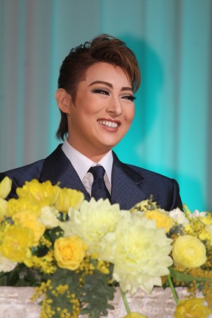 宝塚歌劇 月組 ミュージカル『雨に唄えば』制作発表会に登場した珠城りょう