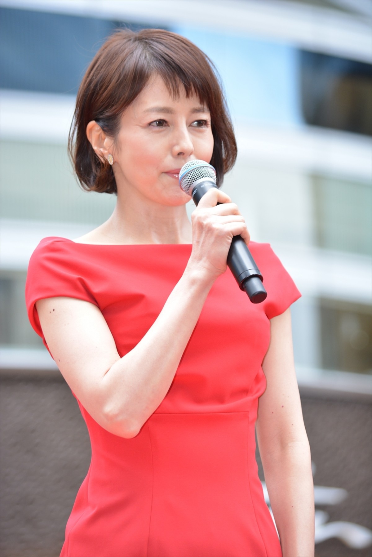 沢口靖子＆浜辺美波、“新・ゴジラ像”除幕式に参加 「親しみ感じる」