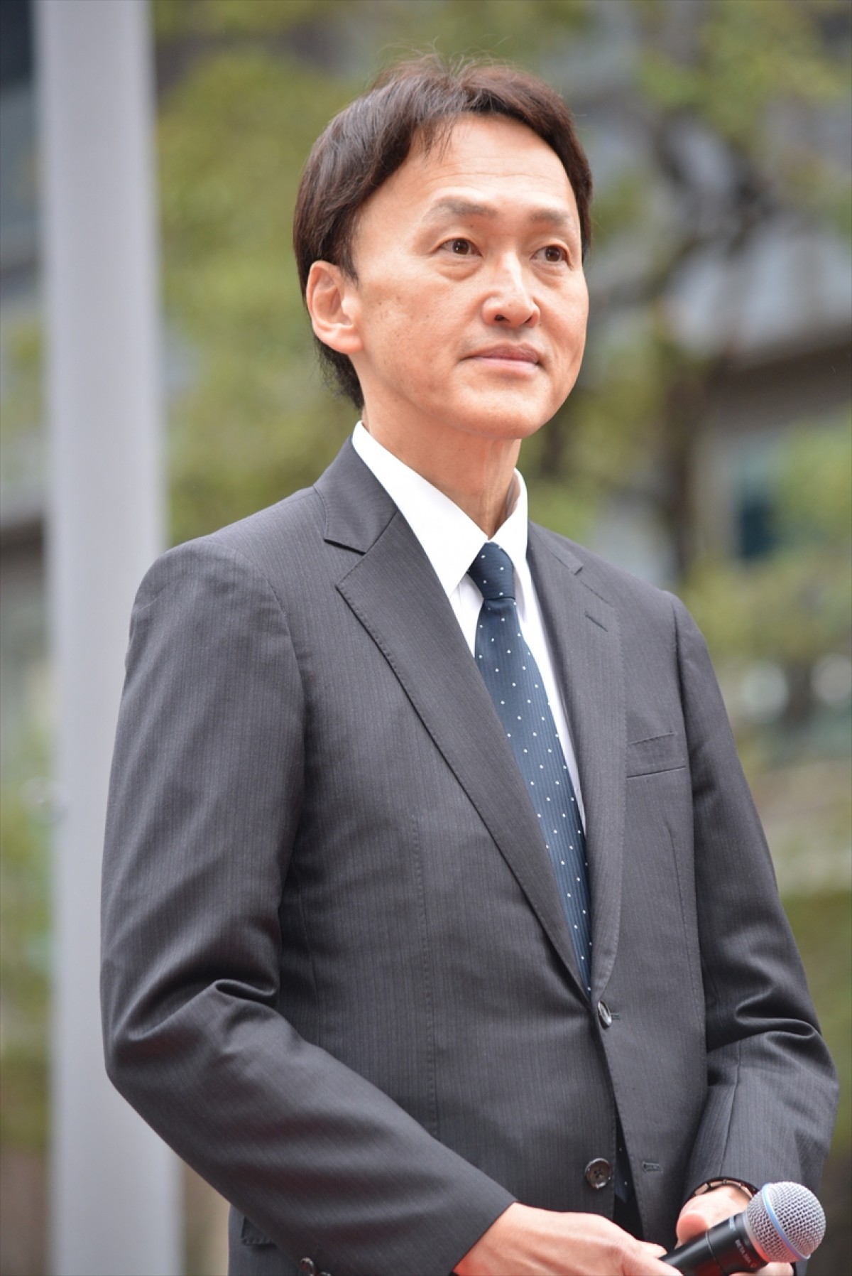 沢口靖子＆浜辺美波、“新・ゴジラ像”除幕式に参加 「親しみ感じる」