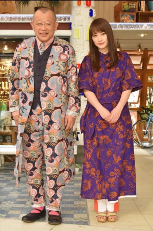 （左から）笑福亭鶴瓶、川栄李奈