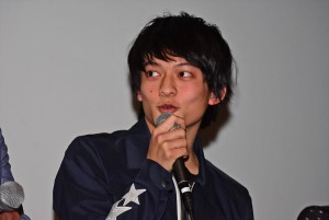 『女々演』初日舞台挨拶に登壇した福山康平